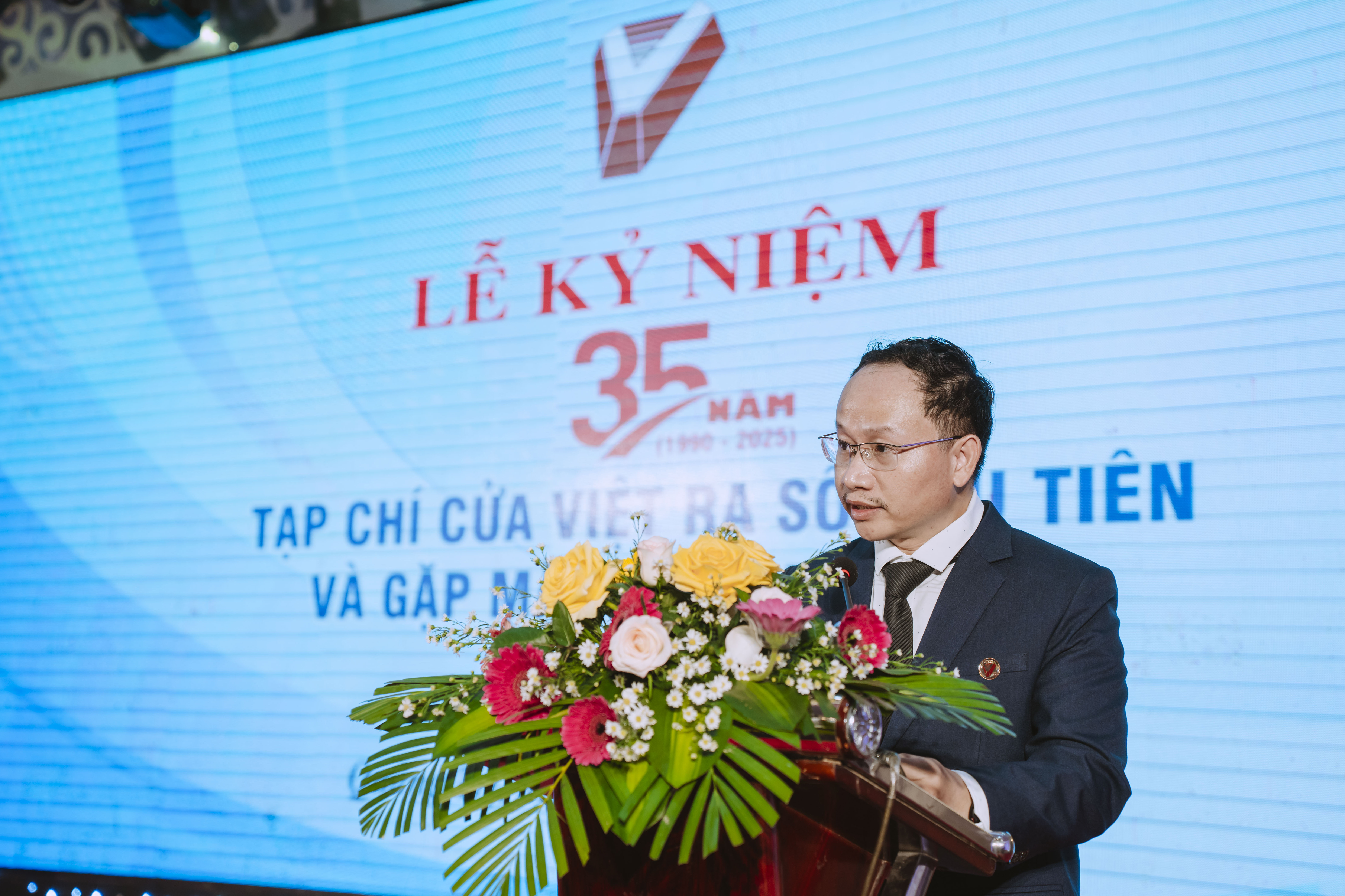 Ông Hồ Thanh Thọ, Phó Tổng biên tập Tạp chí Cửa Việt phát biểu diễn văn khai mạc